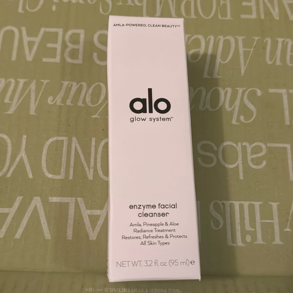 Alo Glow System Enzyme Facial Cleanser Full Size